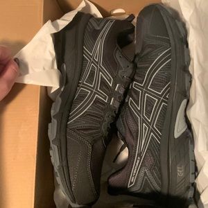 Brand new in box!! ASICS gel venture 7